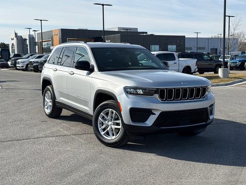 New 2026 Jeep Grand Cherokee L Laredo RWD image 9