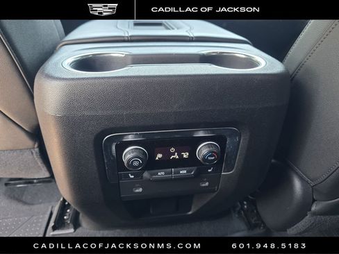 Used 2021 Chevrolet Tahoe Z71 w/ Luxury Package AWD/4WD image 27