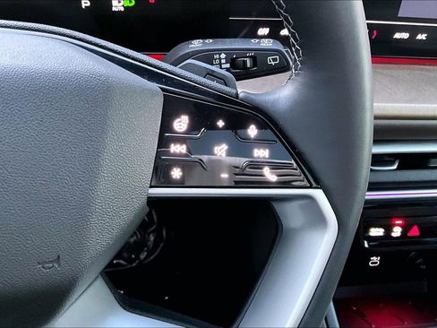 Used 2025 Audi Q5 Premium Plus w/ Premium Plus image 12