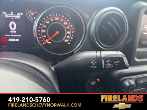 Used 2022 Jeep Gladiator Sport image 8