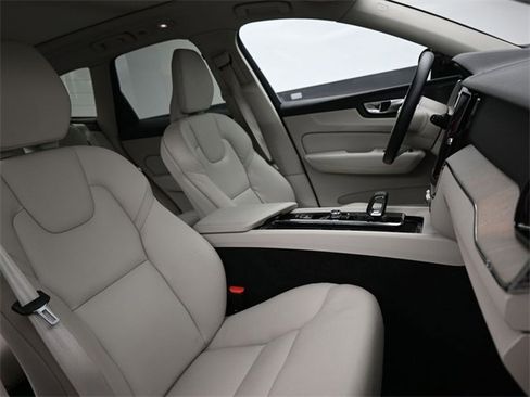 Used 2023 Volvo XC60 B5 Plus w/ Protection Package Premier image 34