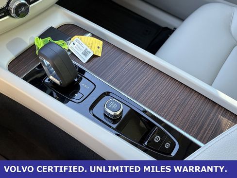 Certified 2022 Volvo XC60 B5 Momentum w/ Advanced Package image 17