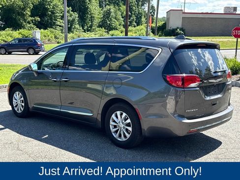 Used 2019 Chrysler Pacifica Touring-L FWD image 5