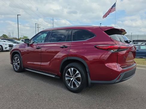 Used 2022 Toyota Highlander XLE image 5
