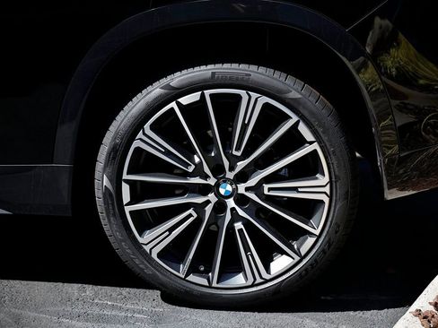 Used 2025 BMW X1 xDrive28i w/ Technology Package image 10