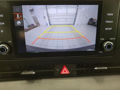 Used 2025 Kia Sportage LX image 14