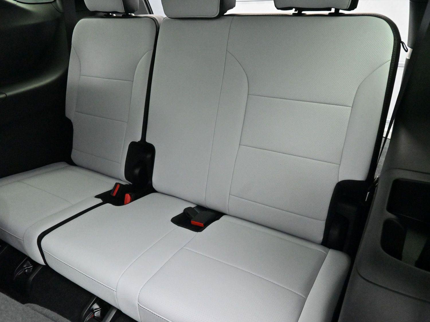 Used 2025 Chevrolet Traverse High Country AWD/4WD image 34