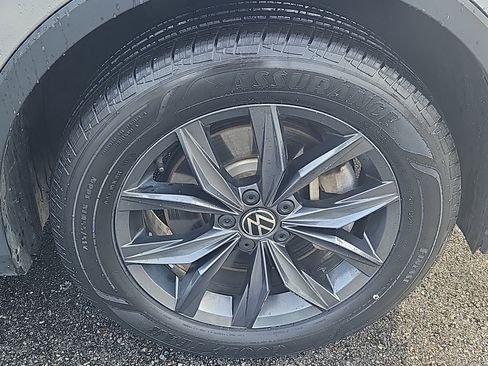 Certified 2022 Volkswagen Tiguan SE image 28