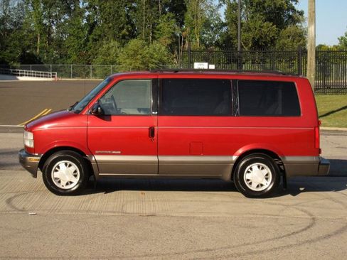 Used 1999 GMC Safari AWD image 6