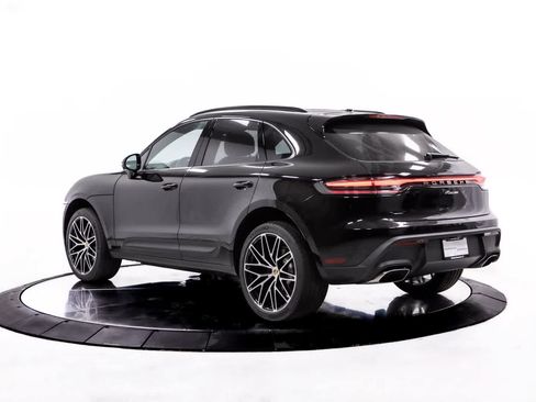 Certified 2026 Porsche Macan image 3