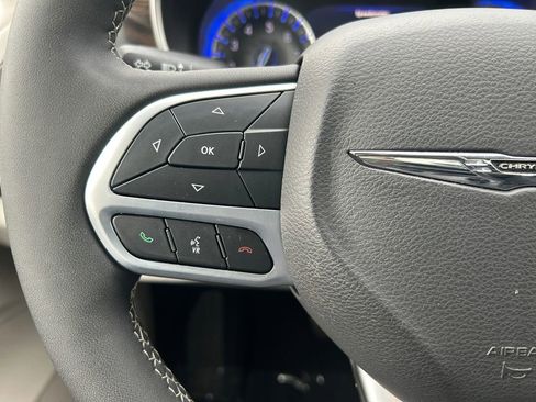Used 2024 Chrysler Pacifica Limited image 17