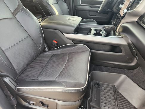 Used 2025 RAM 2500 Laramie AWD/4WD image 15