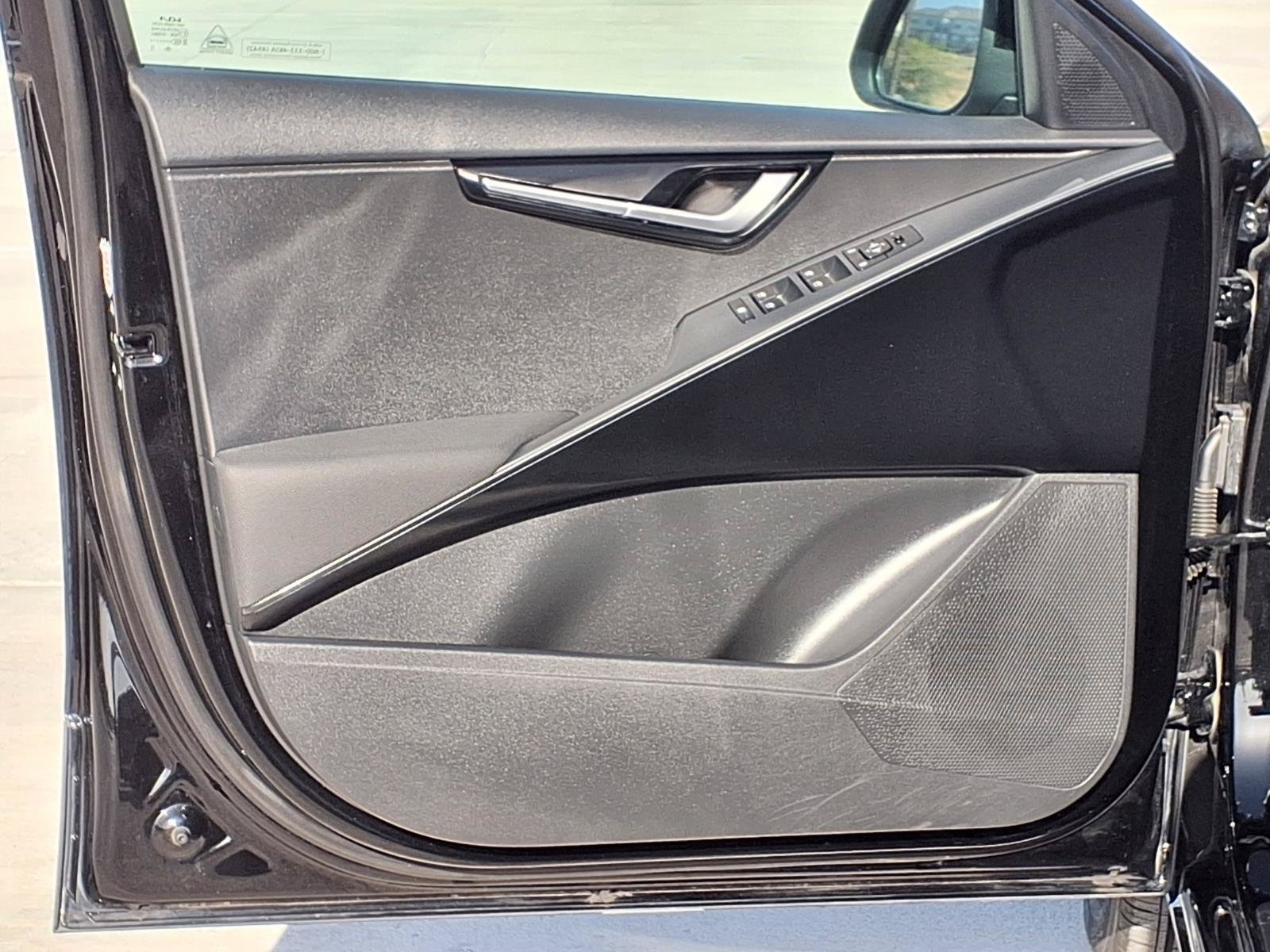 Used 2025 Kia Niro LX FWD image 25