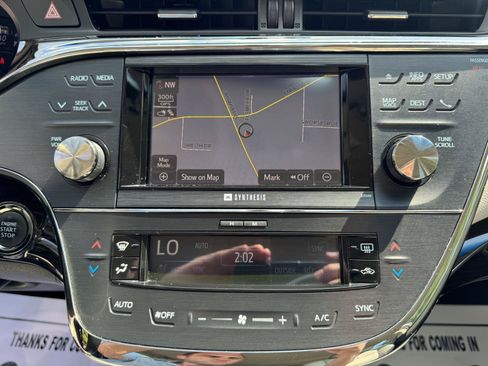 Used 2014 Toyota Avalon Limited w/ Technology Package FWD image 4