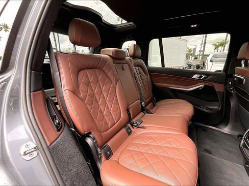 Used 2025 BMW X7 xDrive40i w/ M Sport Package image 27