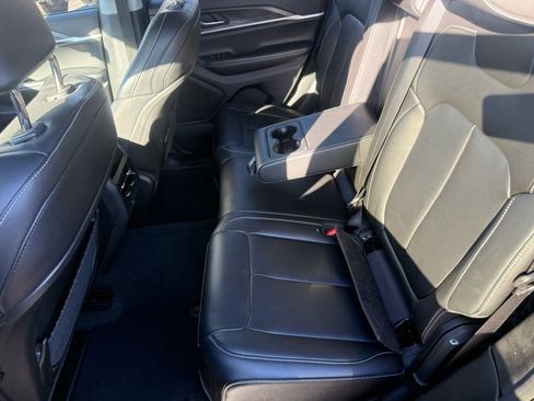 Used 2023 Jeep Grand Cherokee Limited image 30