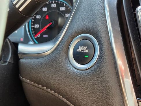 Certified 2023 Chevrolet Traverse LT FWD image 38