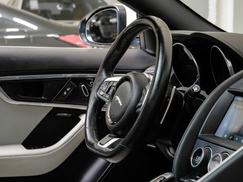 Used 2020 Jaguar F-TYPE Coupe image 17
