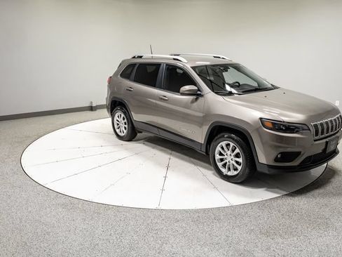 Used 2019 Jeep Cherokee Latitude w/ Popular Appearance Group AWD/4WD image 25