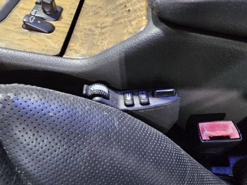 Used 2002 Mercedes-Benz E 55 AMG Sedan image 17