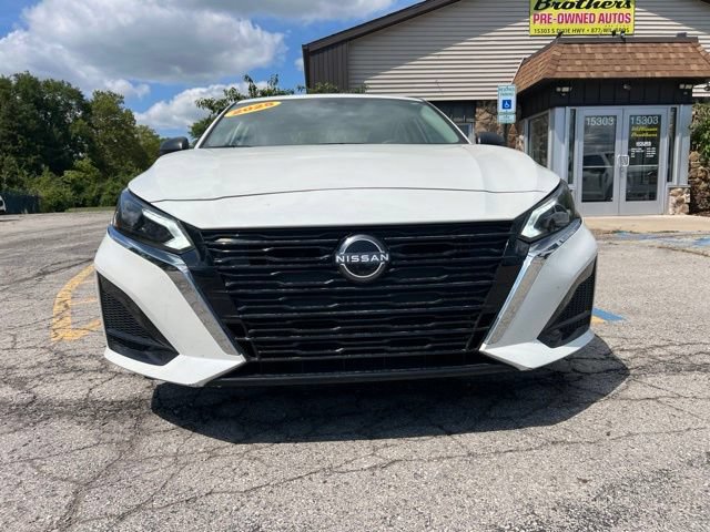 Used 2025 Nissan Altima 2.5 SV FWD image 2