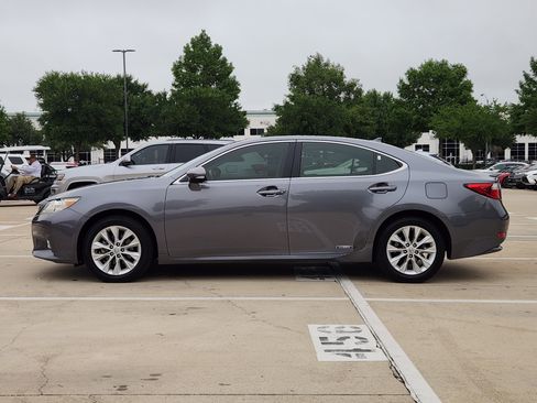 Used 2014 Lexus ES 300h w/ Luxury Package w/Bamboo Trim FWD image 3