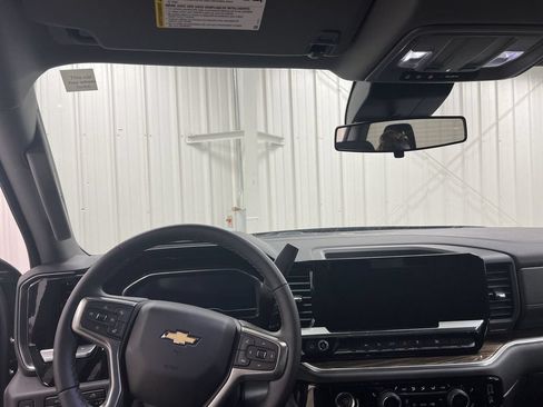 Used 2022 Chevrolet Silverado 1500 LT AWD/4WD image 20