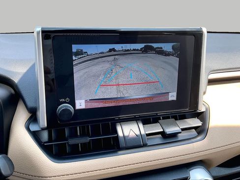 Used 2025 Toyota RAV4 XLE FWD image 26