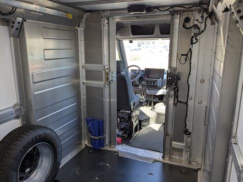 New 2025 Chevrolet Brightdrop 400 w/ Battery Pack, Max Range image 13