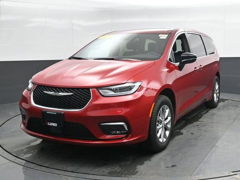 New 2026 Chrysler Pacifica Select AWD/4WD image 5