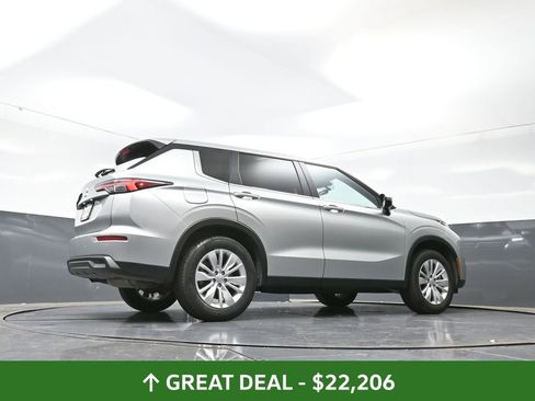 Used 2025 Mitsubishi Outlander ES image 48