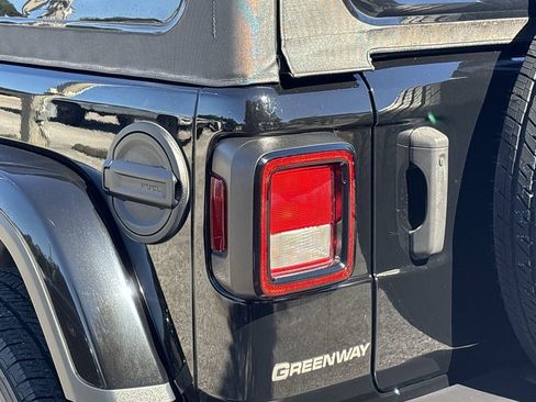 Used 2023 Jeep Wrangler Sahara image 7