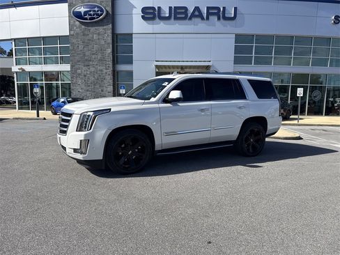Used 2019 Cadillac Escalade Luxury image 5