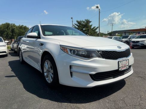 Used 2017 Kia Optima LX FWD image 3
