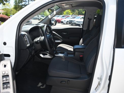 Used 2023 Nissan Frontier SV RWD image 7