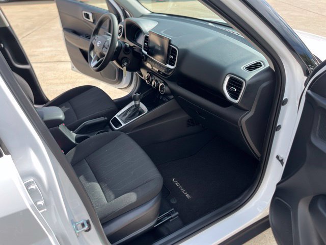 Used 2026 Hyundai Venue SE FWD image 18