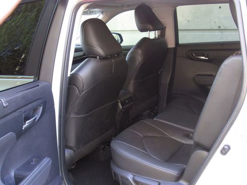 Certified 2024 Toyota Highlander XLE AWD/4WD image 14