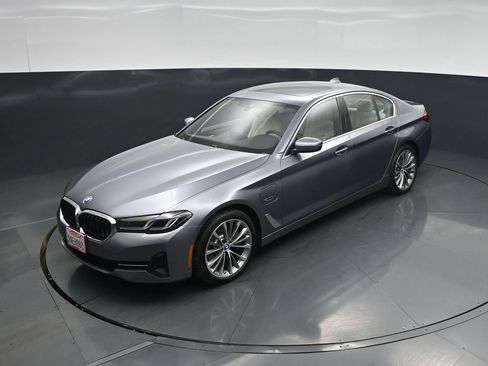 Used 2022 BMW 530e w/ Convenience Package RWD image 31