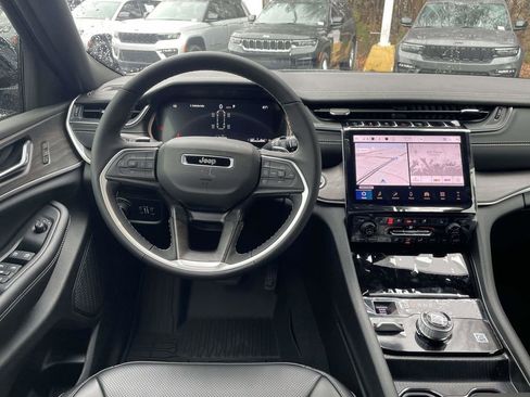 New 2025 Jeep Grand Cherokee L Limited w/ Luxury Tech Group II image 18