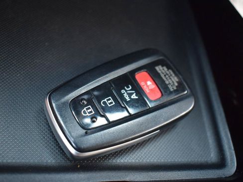 Used 2020 Toyota Prius Prime LE FWD image 38