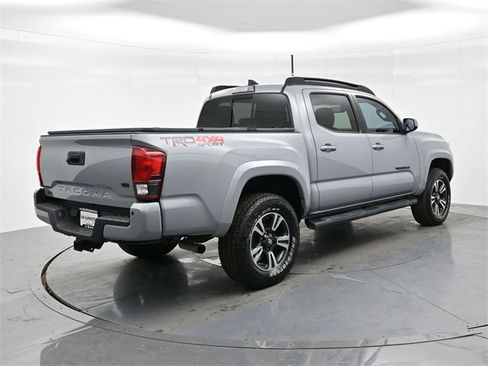 Used 2019 Toyota Tacoma TRD Off-Road image 7