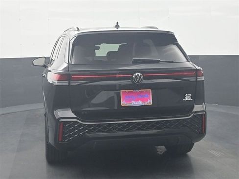 Used 2026 Volkswagen Tiguan SE R-Line image 6