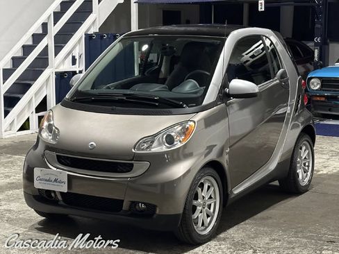 Used 2009 smart fortwo passion RWD image 4