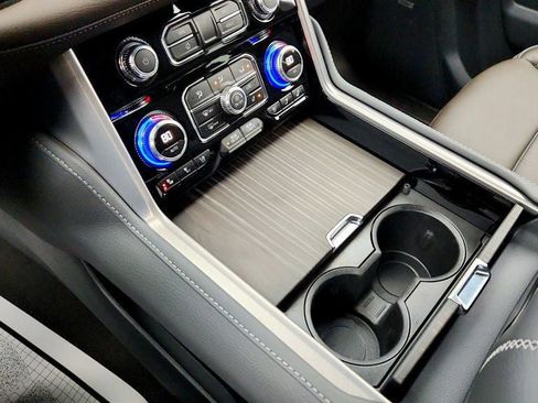 Used 2024 GMC Yukon Denali w/ Denali Reserve Package image 17