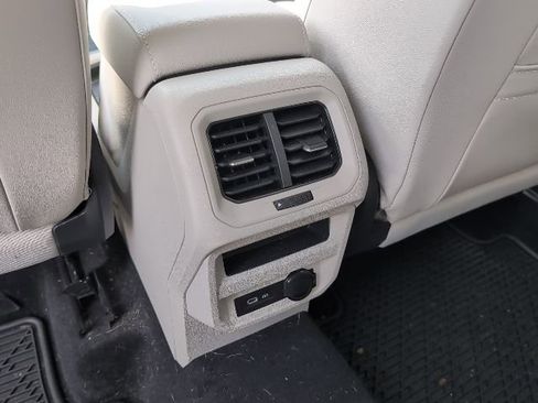 Used 2022 Volkswagen Tiguan SE image 25