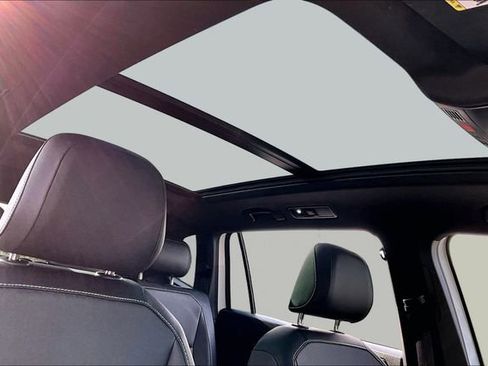 Used 2024 Volkswagen Tiguan SE R-Line image 25