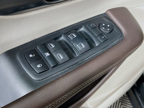 Used 2019 Chrysler Pacifica Touring-L w/ Advanced Safetytec Group image 34