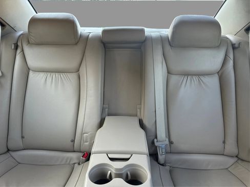 Used 2011 Chrysler 300 Limited RWD image 17