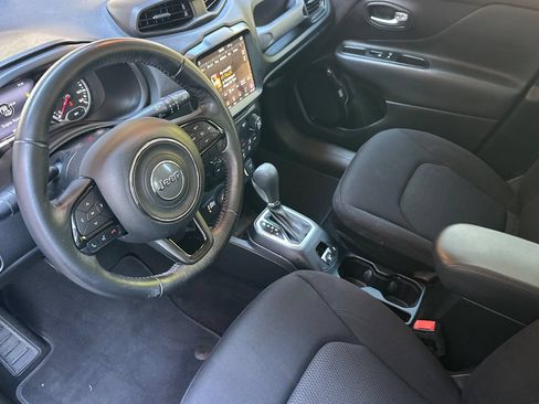Used 2018 Jeep Renegade Altitude w/ UConnect 8.4 Nav Group AWD/4WD image 10