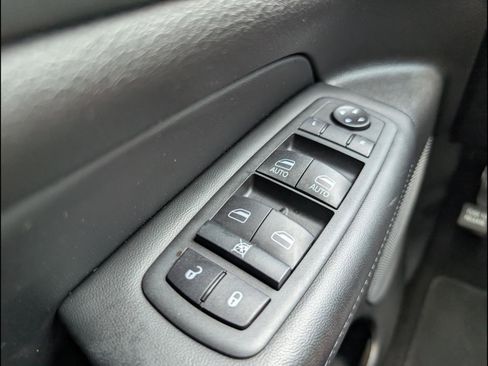 Used 2020 Jeep Grand Cherokee Laredo w/ Laredo X Package AWD/4WD image 19